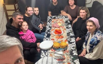 Ukraine – In Alena’s Words, Celebrating Thanksgiving in the American Style in Kyiv, Working Around When the Electricity Was On and When it was Off – Україна – за словами Олени, святкування Дня подяки в американському стилі в Києві, робота над тим, коли включали світло і коли його вимикали