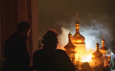 Bishop Avraamiy of the Orthodox Church of Ukraine looks at the burning Dormition Cathedral during a Russian strike on Kyiv, Ukraine, on June 15, 2026 – Єпископ Авраамій Православної Церкви України дивиться на палаючий Собор Успіння під час російського удару по Києву, Україна, 15 червня 2026 року.